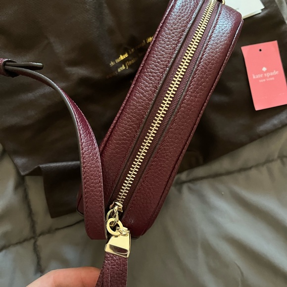 ♠️ KATE SPADE ♠️ Kourtney crossbody camera bag. Cranberry - Picture 3 of 7